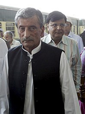 Bộ trưởng Đường sắt Ghulam Ahmad Bilour. 

